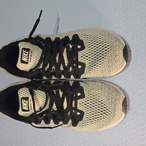 Nike Zoom All Out Running Shoes Black & Silver Size 8.5 Womens